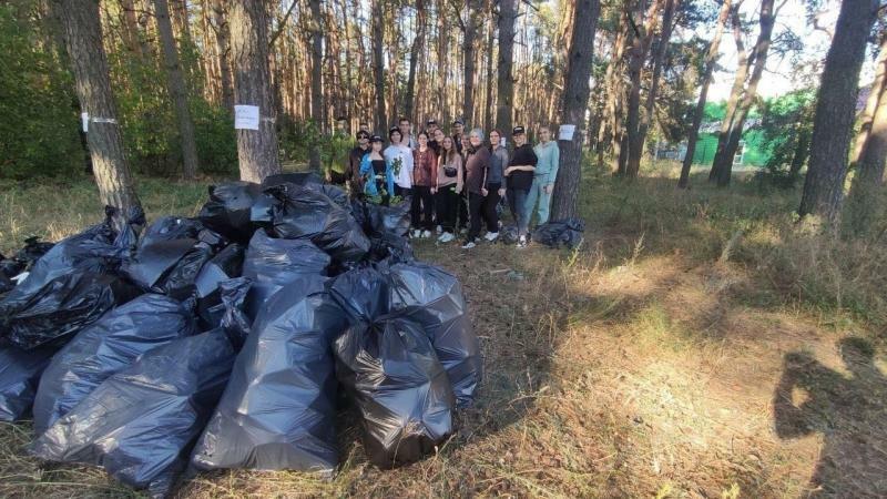 Студенты ПОЛЕСГУ присоединились к Республиканскому экологическому мероприятию по уборке мусора «Мы заботимся» Студенты ПОЛЕСГУ присоединились к Республиканскому экологическому мероприятию по уборке мусора «Мы заботимся»