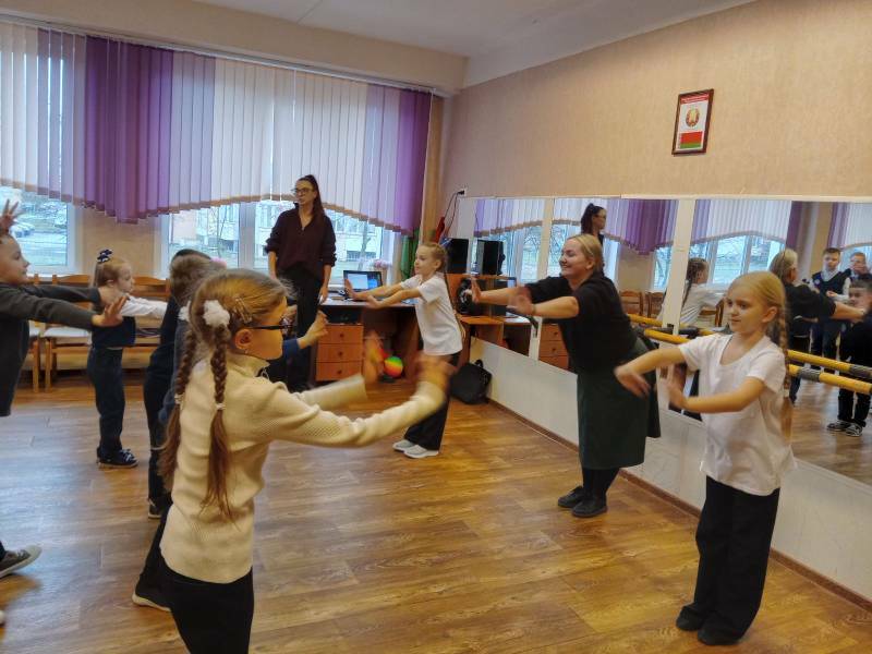 В государственном учреждении образования «Средняя школа №18 г.Пинска» была организована инклюзивная творческая игра «Импровизируем вместе!» В государственном учреждении образования «Средняя школа №18 г.Пинска» была организована инклюзивная творческая игра «Импровизируем вместе!»