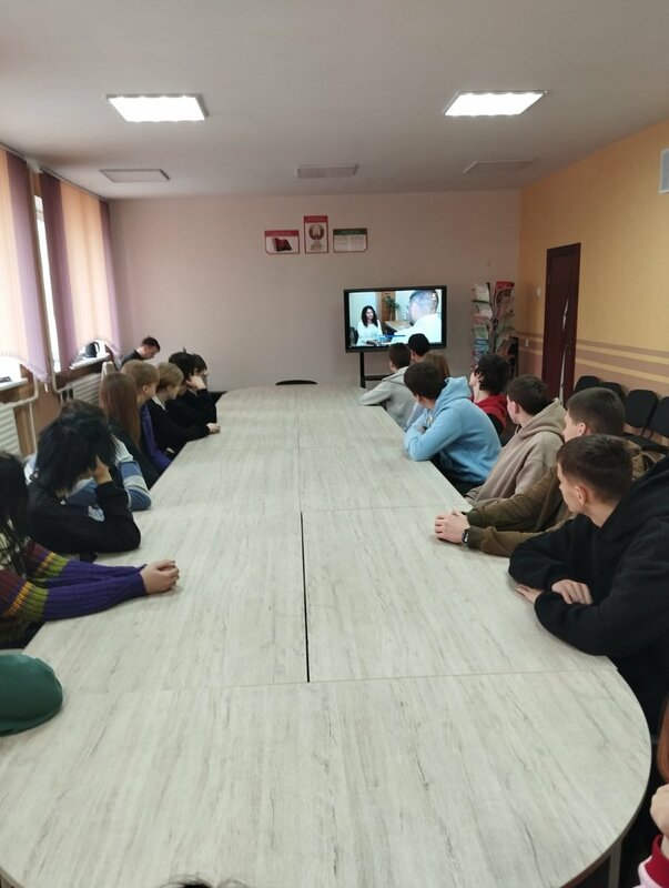 Беседа в Пинском государственном колледже строителей о здоровом питании и профилактике зависимостей в рамках акции “В защиту жизни”