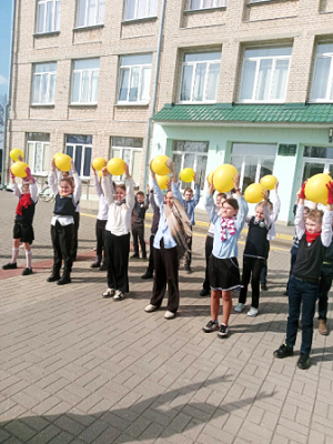 Флешмоб«Пусть мы разные, но все же» Флешмоб«Пусть мы разные, но все же»