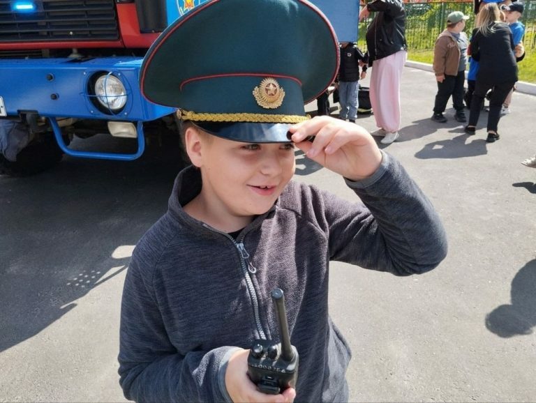 Пинские спасатели встретились с воспитанниками коррекционного центра Пинского района Пинские спасатели встретились с воспитанниками коррекционного центра Пинского района